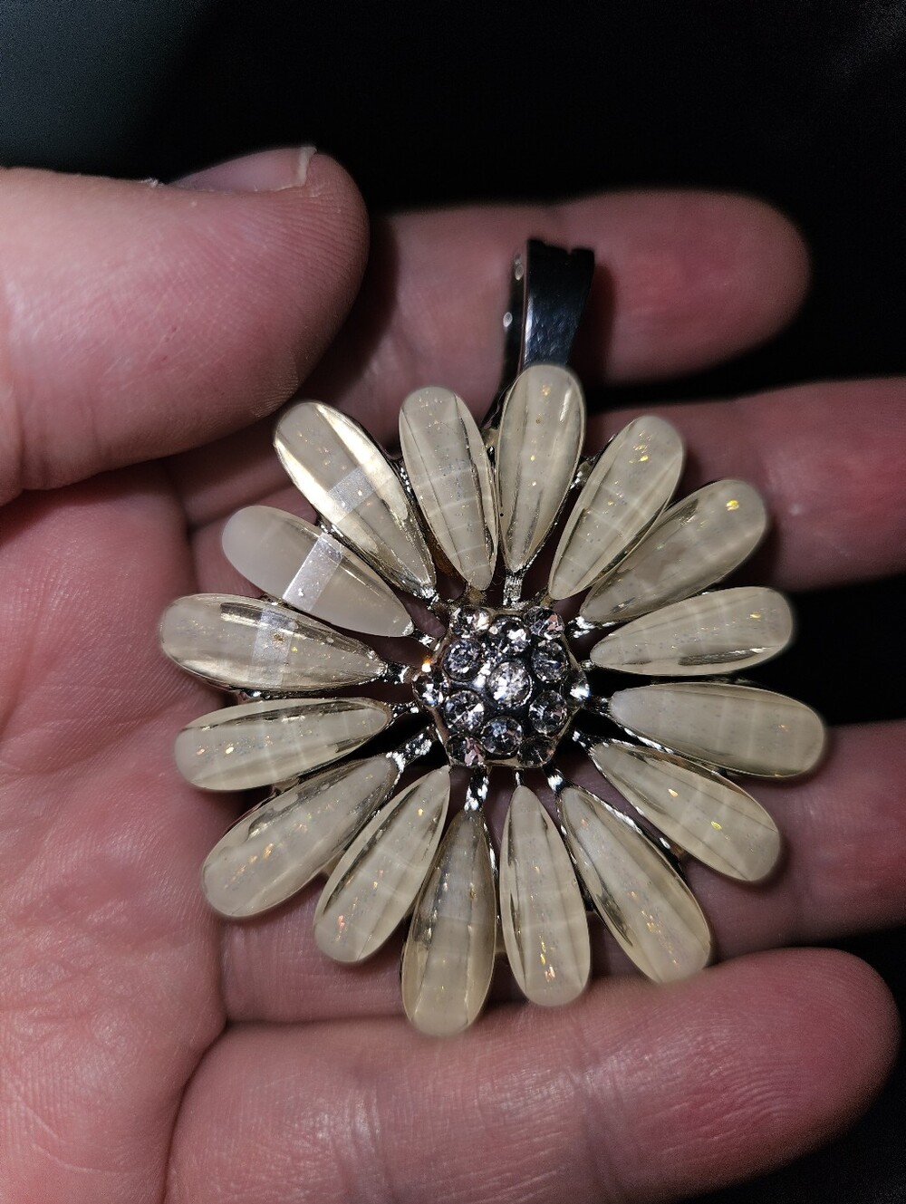 Vtg RMN Crystal Daisy Flower Charm Magnetic Closure